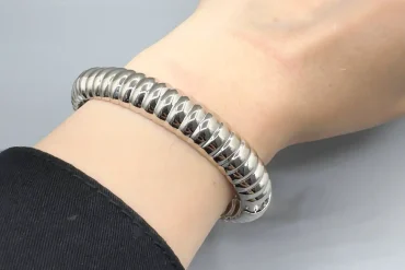 دستبند النگویی بزرگ و خاص با قفل فنری