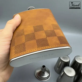 ست بطری و شات روکش چرم عسلی | جعبه دار 14031103 - Image 4