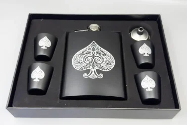 ست فلاسک و شات استیل مشکی طرح اسپیک - ظرفیت 8oz | جعبه دار 140310108