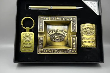 ست هدیه ای فندک،زیرسیگاری،خودکار و جاکلیدی جک دنیلز - رنگ طلایی 140310104