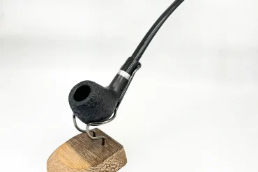 پیپ چوبی دسته بلند pipsan با آتشگاه طرح دار |مشکی 14031083