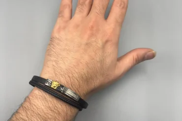 دستبند چرم مردانه با پلاک ورساچه 14031198