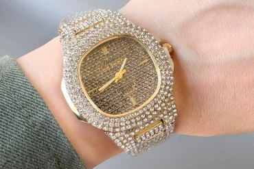 ساعت مچی زنانه فول نگین طلایی| قاب 35 میلیمتری 14031249