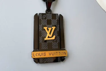 خرید گردنبند مردانه LV لویی ویتون 14031257