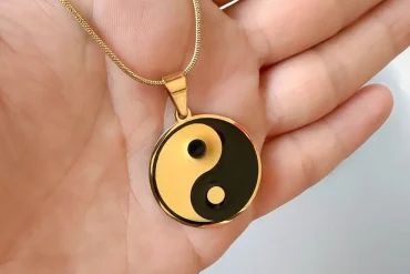 گردنبند یین و یانگ طلایی yin yang – نماد تعادل و انرژی مثبت