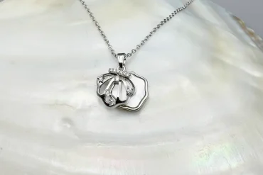 گردنبند صدفی زنانه نقره ای | طراحی خاص و جنس استیل،رنگ ثابت 14040131