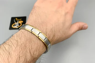دستبند استیل مردانه نقره ای با حاشیه طلایی | رنگ ثابت 14040163
