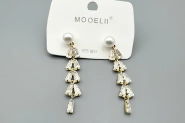 گوشواره آویز مجلسی میخی نگینی طلایی | رنگ ثابت 14040155