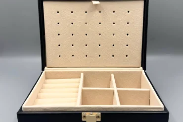 جعبه جواهرات چرمی مشکی 10*15 - 14040208