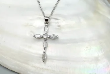 گردنبند زنانه صلیب نگینی ظریف نقره ای | استیل - رنگ ثابت 14040127