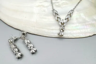 ُست گردنبند و گوشواره میخی مجلسی نگینی | استیل 14040154