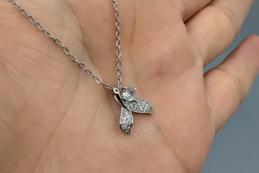 گردنبند استیل دوم‌وال رنگ ثابت با نگین‌ درخشان