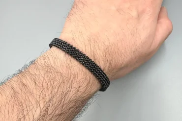 دستبند بنگل حصیری مردانه مشکی 8 میل