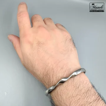 دستبند بنگل مردانه پیچی استیل نقره ای | 14040489