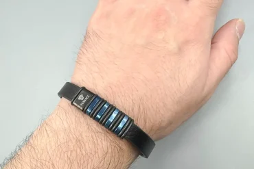 دستبند چرم مردانه با پلاک آبی مشکی | کلاسیک 14040431