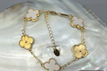 دستبند ونکلیف طلایی با گل سفید|14040452