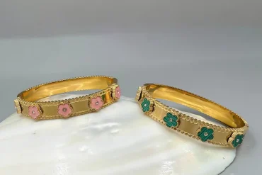 دستبند بنگل طرح ونکلیف با گل صورتی و سبز14040404