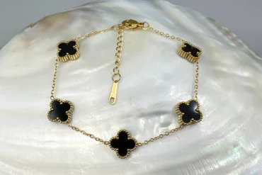 دستبند ونکلیف طلایی با گل مشکی|14040451