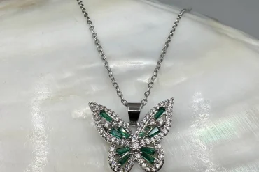 خرید گردنبند پروانه رنگ ثابت سیلور با نگین سبز|14040462