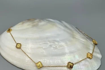 گردنبند 6 گل ونکلیف طلایی