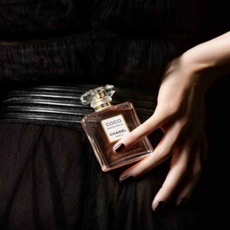 چگونه عطر زنانه مناسب پوست خود را پیدا کنیم؟