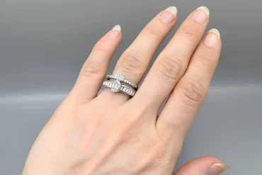 انگشتر زنانه ژوپینگ مدل جواهری با ترکیب جذاب نگین باگتی|140404169