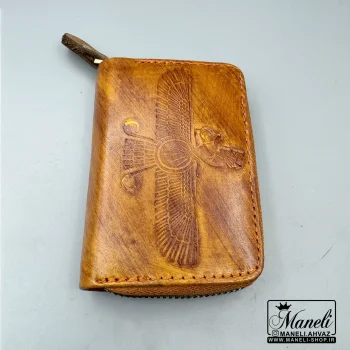 کیف جاکارتی چرم رنگ عسلی با طرح فروهر 14040601