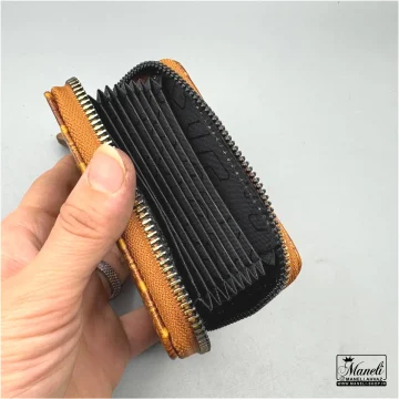 کیف جاکارتی زیپی چرم رنگ عسلی طرح دار 14040602 - Image 2