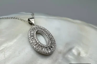 گردنبند زنانه نقره ای نگین باگتی مشابه طلا|140405113