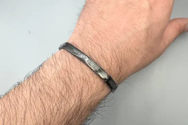 دستبند مردانه استیل مشکی با طرح ورساچه 14040506