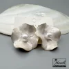 گوشواره گل سفید صدفی با مروارید اسپرت|14040643 - Image 4