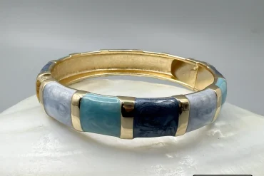 دستبند بنگل زنانه طلایی و ترکیب آبی پررنگ و آبی دریایی|14040624