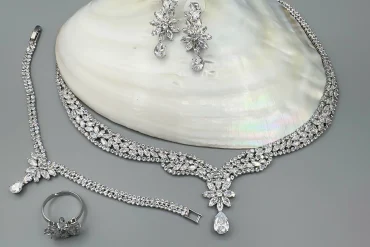 سرویس نگین دار مجلسی با انگشتر که مناسب عروس|140406113