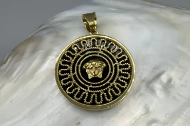 پلاک ورساچه طلایی و مشکی زنانه |140406124