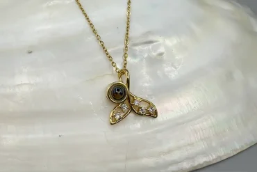 گردنبند به صد زبان دنیا دوستت دارم مدل دم وال