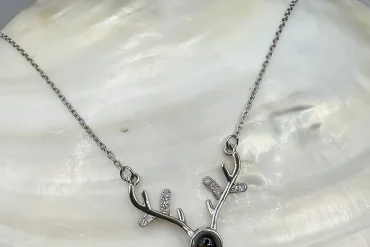 گردنبند تلسکوپی شاخ گوزن به صد زبان دنیا دوستت دارم