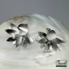گوشواره طرح برگ گل نقره ای