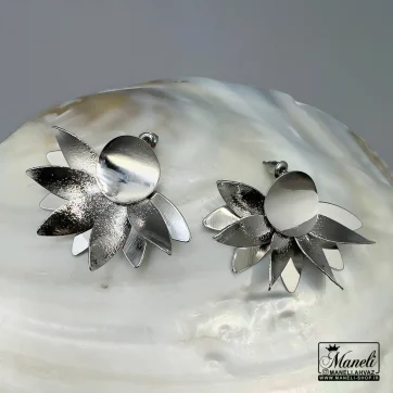گوشواره طرح برگ گل نقره ای