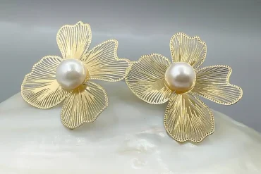 گوشواره طلایی ظریف با ترکیب مروارید