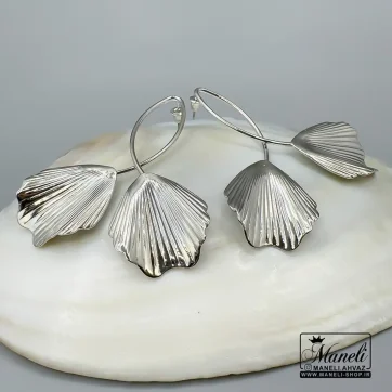 گوشواره طرح برگ گل نقره ای