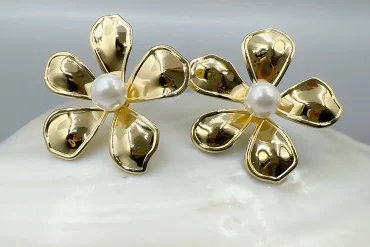 گوشواره گل طلایی میخی