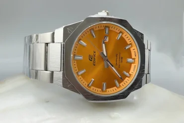 ساعت صفحه زرد