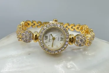 ساعت زنانه طلایی نگین دار