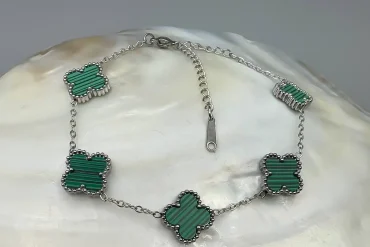 دستبند ونکلیف سبز و نقره ای