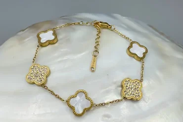 دستبند ونکلیف زنانه سفید و طلایی