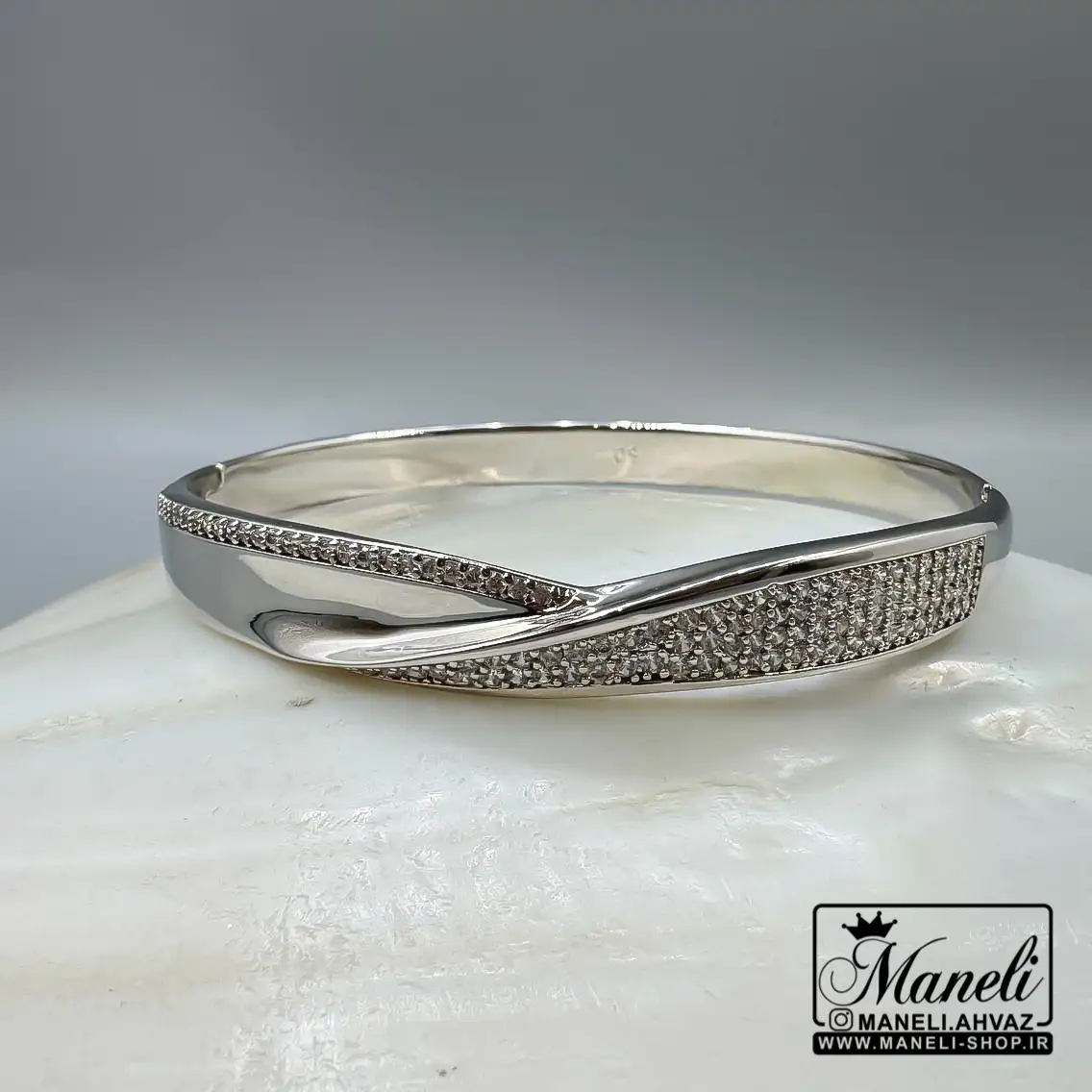 dastband8 دستبند زنانه نقره ای نگین مخراج شده رنگ ثابت