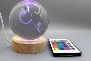 گوی ماه و ستاره و انسان