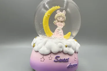 گوی ماه و دختر موزیکال و چراغدار