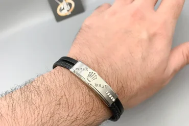 دستبند مردانه چرم دوردیفه با پلاک رولکس نقره ای 14040840