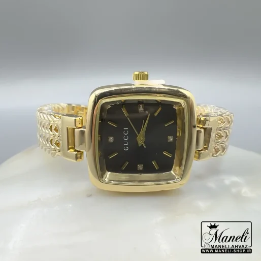 ساعت صفحه مربعی طلایی و مشکی